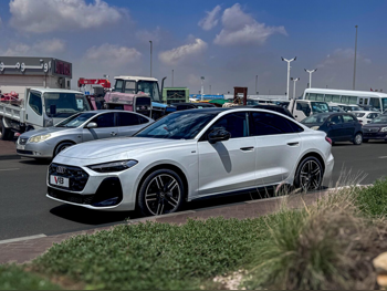 Audi  A5  S-Line  2025  Automatic  0 Km  4 Cylinder  Front Wheel Drive (FWD)  Sedan  White