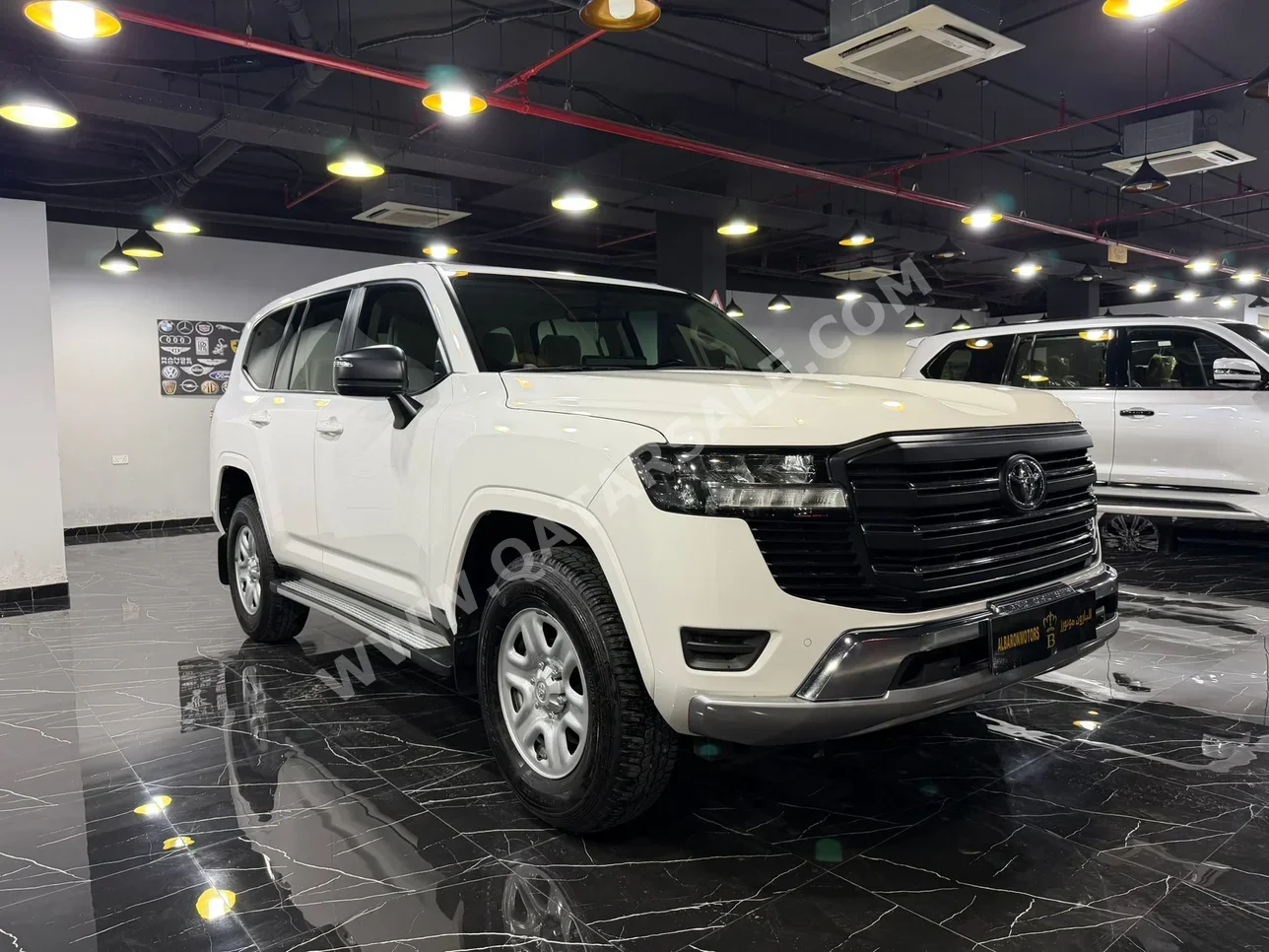 تويوتا لاند كروزر جي اكس 2024 اوتوماتيك 36,000 كم 6 سلندر دفع رباعي اس يو في أبيض تحت الضمان