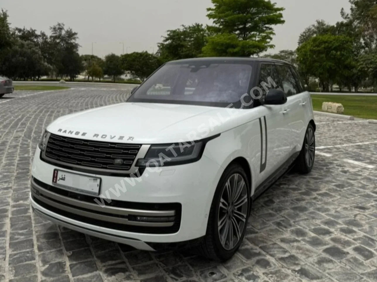 Land Rover  Range Rover  Vogue HSE  2023  Automatic  23,000 Km  8 Cylinder  Four Wheel Drive (4WD)  SUV  White  With Warranty