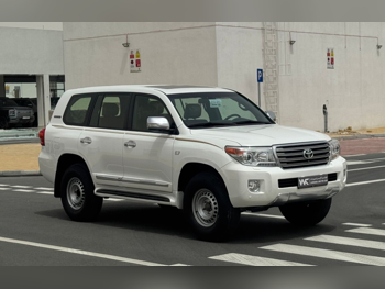 تويوتا  لاند كروزر  في اكس ار  2015  اوتوماتيك  363,000 كم  8 سلندر  دفع رباعي  اس يو في  أبيض