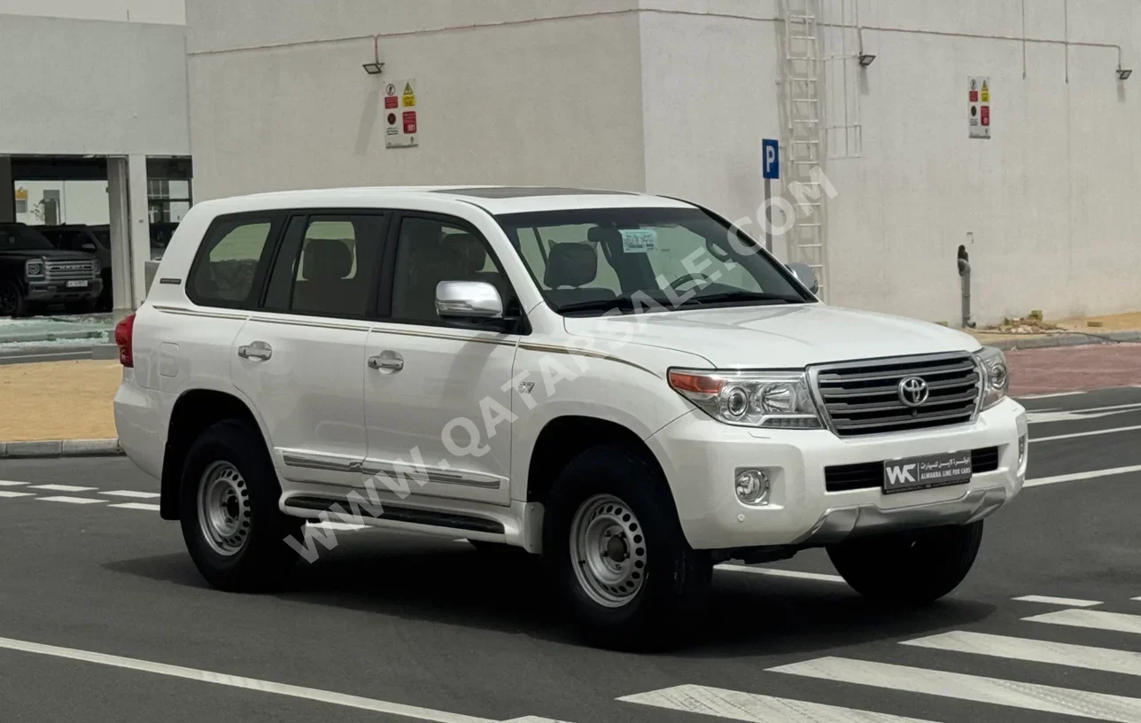 Toyota  Land Cruiser  VXR  2015  Automatic  363,000 Km  8 Cylinder  Four Wheel Drive (4WD)  SUV  White