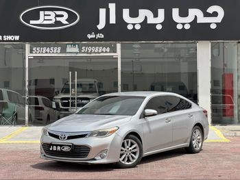 Toyota  Avalon  XLE  2014  Automatic  200,000 Km  6 Cylinder  Front Wheel Drive (FWD)  Sedan  White