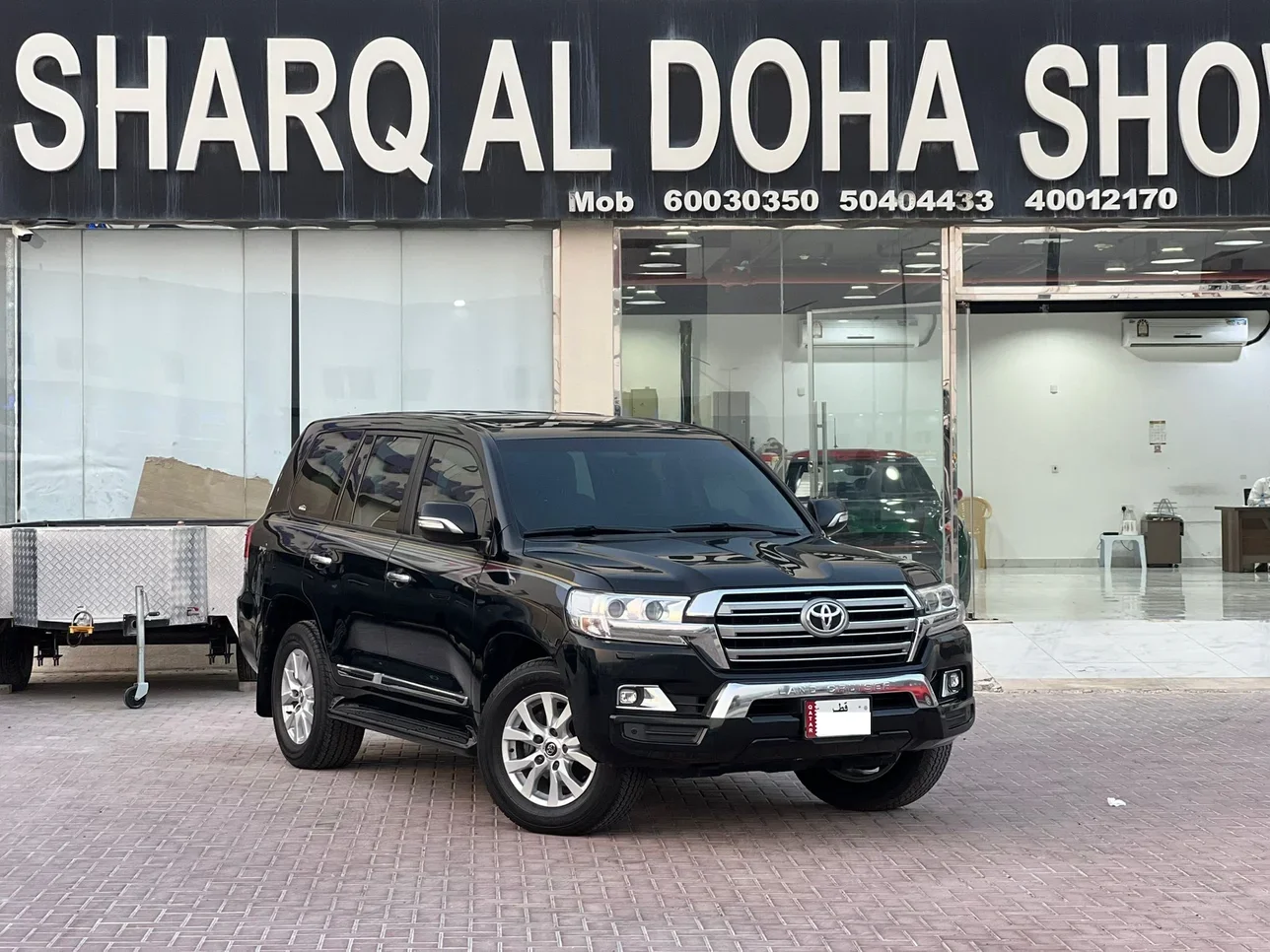 Toyota  Land Cruiser  GXR  2016  Automatic  165,000 Km  8 Cylinder  Four Wheel Drive (4WD)  SUV  Black