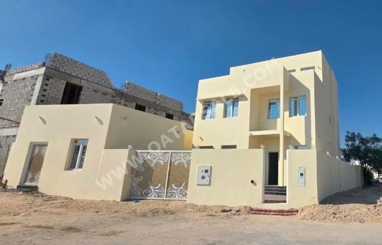 سكن عائلي  - غير مفروشة  - أم صلال  - 5 غرف نوم