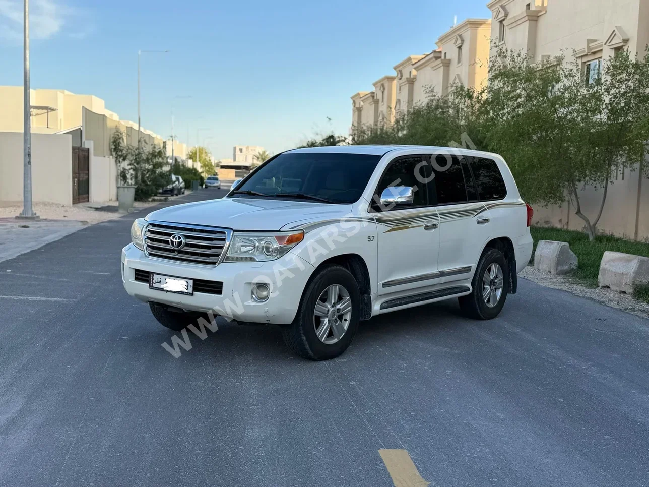 Toyota  Land Cruiser  VXR  2013  Automatic  380,000 Km  8 Cylinder  Four Wheel Drive (4WD)  SUV  White