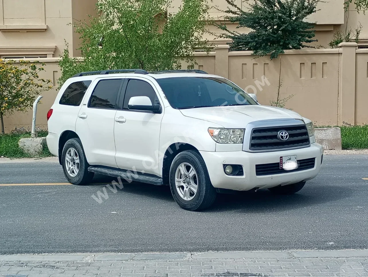 Toyota  Sequoia  SR5  2015  Automatic  245,000 Km  8 Cylinder  Four Wheel Drive (4WD)  SUV  White