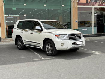 تويوتا  لاند كروزر  جي اكس ار  2015  اوتوماتيك  360,000 كم  8 سلندر  دفع رباعي  اس يو في  أبيض