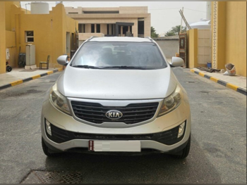 كيا  سبورتج  2013  اوتوماتيك  190,000 كم  4 سلندر  دفع رباعي  اس يو في  رمادي