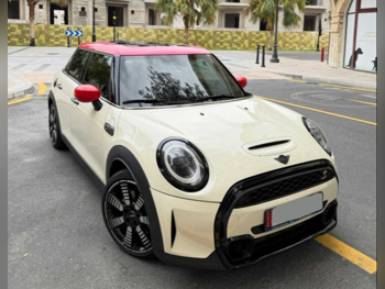 Mini  Cooper  S  2022  Automatic  120,750 Km  4 Cylinder  Front Wheel Drive (FWD)  Hatchback  White and Red  With Warranty