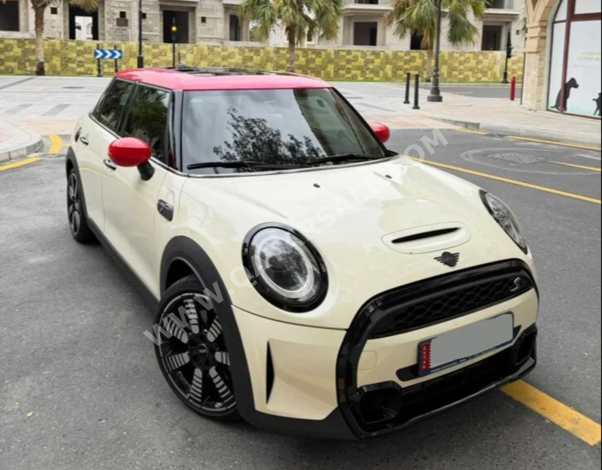 Mini  Cooper  S  2022  Automatic  120,750 Km  4 Cylinder  Front Wheel Drive (FWD)  Hatchback  White and Red  With Warranty