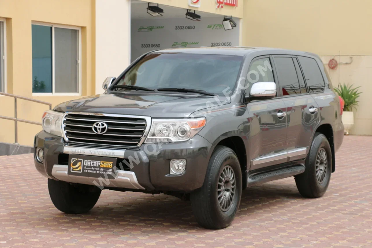 Toyota  Land Cruiser  GXR  2014  Automatic  178,000 Km  8 Cylinder  Four Wheel Drive (4WD)  SUV  Gray