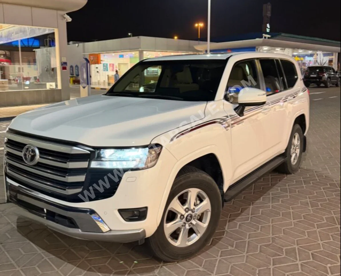تويوتا  لاند كروزر  جي اكس ار توين توربو  2022  اوتوماتيك  100,000 كم  6 سلندر  دفع رباعي  اس يو في  أبيض لؤلؤي