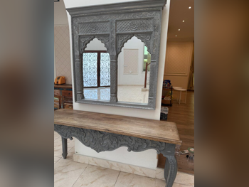 المرايا مرآة فوق خزنة القوس / القمة المتوجة فضة