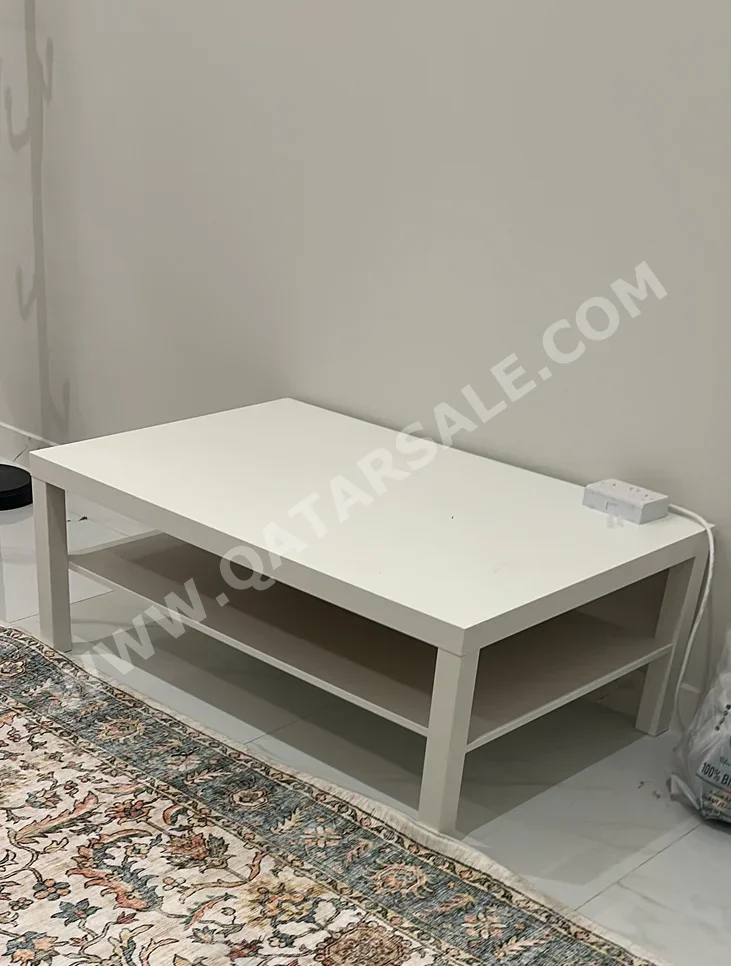 الطاولات والخزائن الجانبية طاولة قهوة وسط  - أبيض