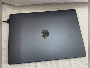 أجهزة الكمبيوتر المحمولة ابل - ماك بوك برو مقاس 16إنش 2023 - رمادي فلكي - نظام التشغيل ماك او اس - أبل - ام 3 برو -الذاكرة (رام): 16 جيجابابت