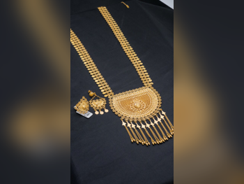 الذهب طقم البحرين نسائي حسب الوزن 67.28 غرام ضمان الصيانة توصيل مجاني ذهب أصفر عيار 21