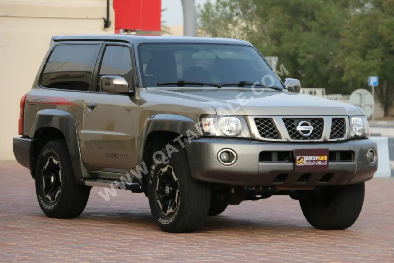 نيسان  باترول  سوبر سفاري  2021  عادي  116,000 كم  6 سلندر  دفع رباعي  اس يو في  ذهبي