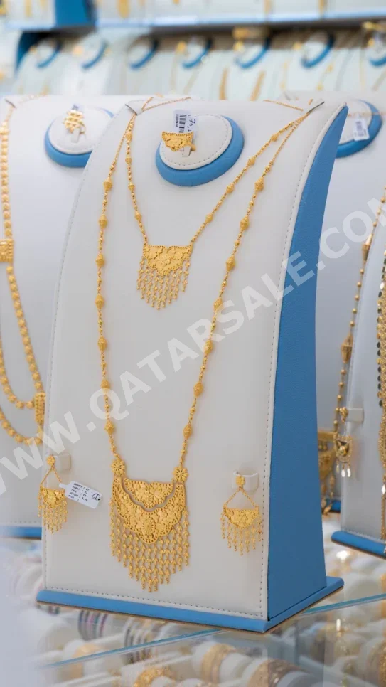 الذهب طقم  البحرين  نسائي  حسب الوزن  70.53 غرام  ضمان الصيانة  توصيل مجاني  ذهب أصفر  عيار 21