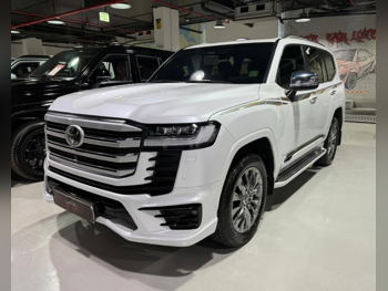 Toyota  Land Cruiser  VXR Twin Turbo  2025  Automatic  37,000 Km  6 Cylinder  Four Wheel Drive (4WD)  SUV  White  With Warranty