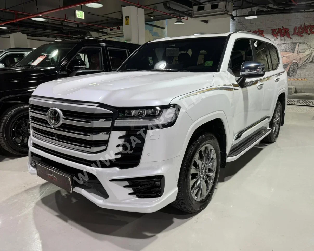 Toyota  Land Cruiser  VXR Twin Turbo  2025  Automatic  37,000 Km  6 Cylinder  Four Wheel Drive (4WD)  SUV  White  With Warranty