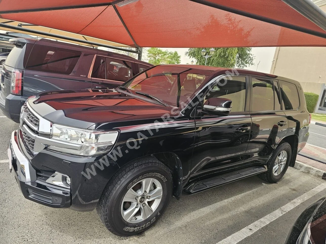 تويوتا لاند كروزر جي اكس ار 2021 اوتوماتيك 92,000 كم 6 سلندر دفع رباعي اس يو في أسود