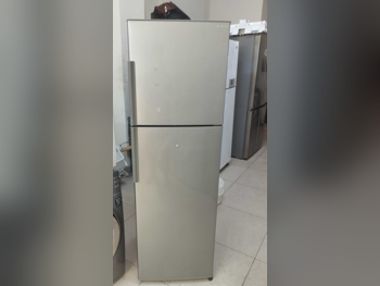 شارب ثلاجة بفريزر علوي - فضي