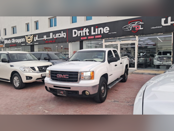 GMC  Sierra  SLE  2008  Automatic  217,000 Km  8 Cylinder  Four Wheel Drive (4WD)  Pick Up  White