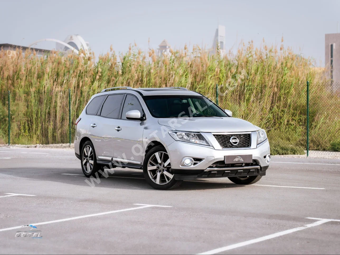 Nissan Pathfinder SV 2015 Automatic 109,000 Km 6 Cylinder Four Wheel Drive (4WD) SUV Silver