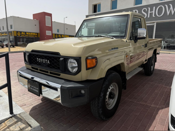 تويوتا  لاند كروزر  ال اكس  2024  اوتوماتيك  69,000 كم  6 سلندر  دفع رباعي  بيكب  بيج  تحت الضمان