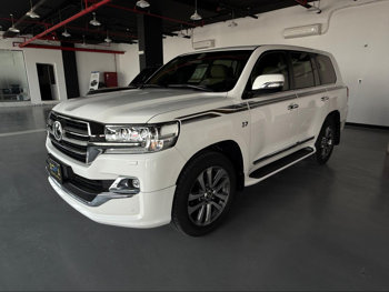 Toyota  Land Cruiser  VXR  2019  Automatic  149,000 Km  8 Cylinder  Four Wheel Drive (4WD)  SUV  White