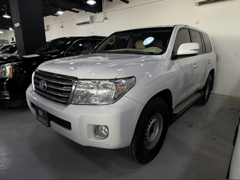 تويوتا  لاند كروزر  جي  2015  اوتوماتيك  209,000 كم  6 سلندر  دفع رباعي  اس يو في  أبيض