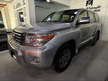 تويوتا  لاند كروزر  جي اكس ار  2014  اوتوماتيك  312,000 كم  8 سلندر  دفع رباعي  اس يو في  فضي