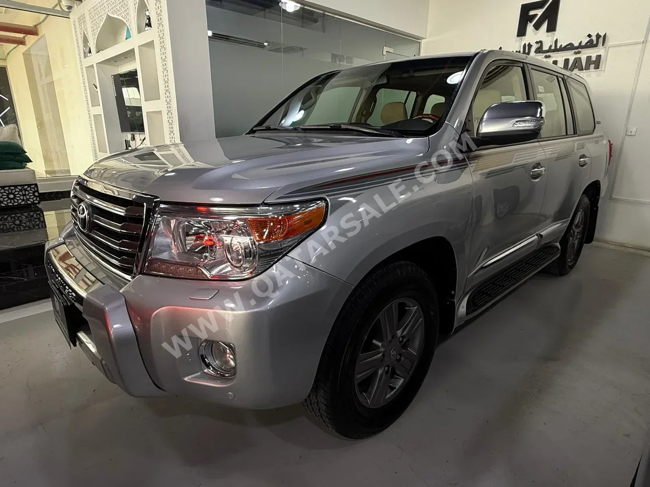 Toyota  Land Cruiser  GXR  2014  Automatic  312,000 Km  8 Cylinder  Four Wheel Drive (4WD)  SUV  Silver