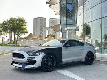 Ford  Mustang  GT  2015  Automatic  117,000 Km  8 Cylinder  Rear Wheel Drive (RWD)  Coupe / Sport  Black and Silver