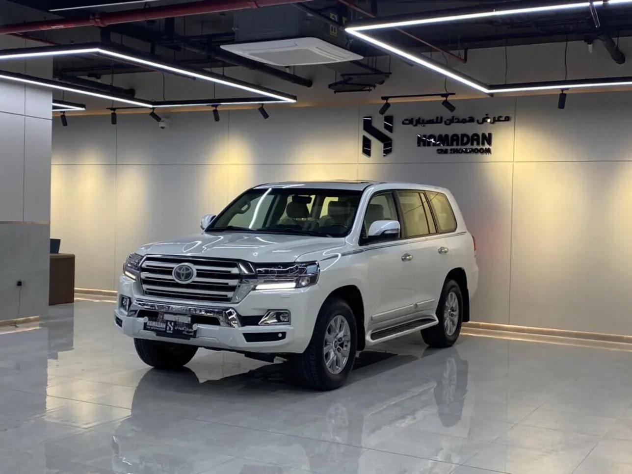 تويوتا  لاند كروزر  جي اكس ار  2017  اوتوماتيك  241,000 كم  8 سلندر  دفع رباعي  اس يو في  أبيض