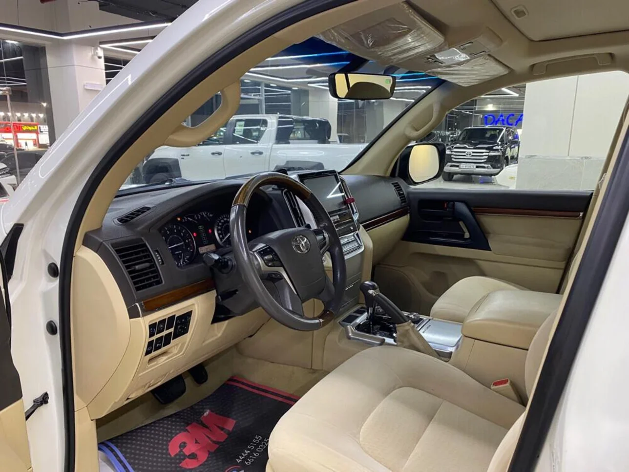 Toyota  Land Cruiser  GXR  2017  Automatic  241,000 Km  8 Cylinder  Four Wheel Drive (4WD)  SUV  White