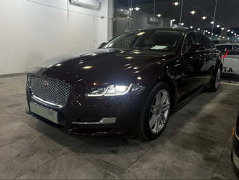 جاكوار  أكس جي ال  2018  اوتوماتيك  126,000 كم  6 سلندر  دفع خلفي  سيدان  عنابي