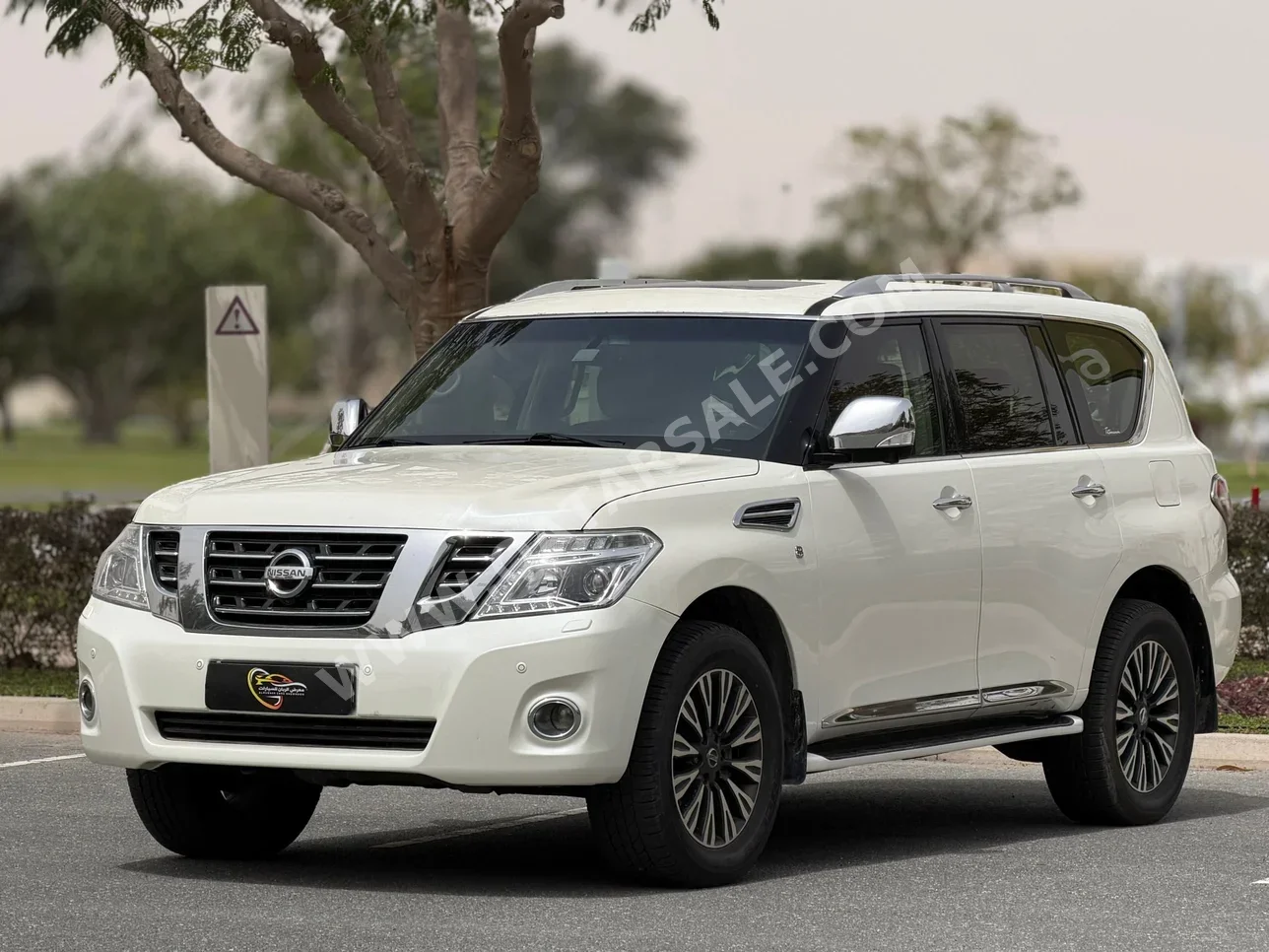 Nissan  Patrol  Platinum  2015  Automatic  212,000 Km  8 Cylinder  Four Wheel Drive (4WD)  SUV  White