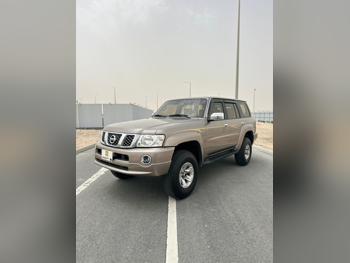 نيسان  باترول  سوبر سفاري  2009  عادي  208,146 كم  6 سلندر  دفع رباعي  اس يو في  ذهبي