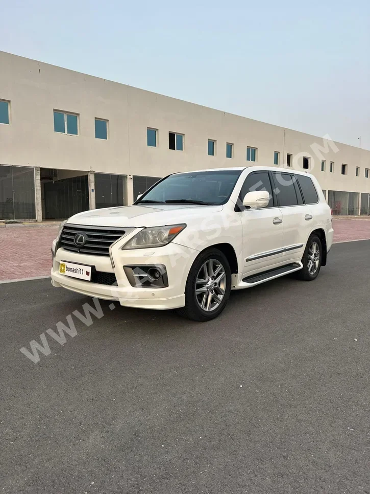 Lexus  LX  570 S  2014  Automatic  354,075 Km  8 Cylinder  Four Wheel Drive (4WD)  SUV  White