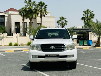 تويوتا  لاند كروزر  جي اكس  2011  اوتوماتيك  392,000 كم  6 سلندر  دفع رباعي  اس يو في  أبيض