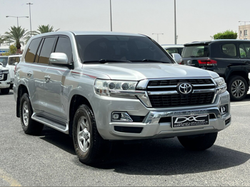 Toyota  Land Cruiser  GXR  2019  Automatic  182,000 Km  6 Cylinder  Four Wheel Drive (4WD)  SUV  Silver