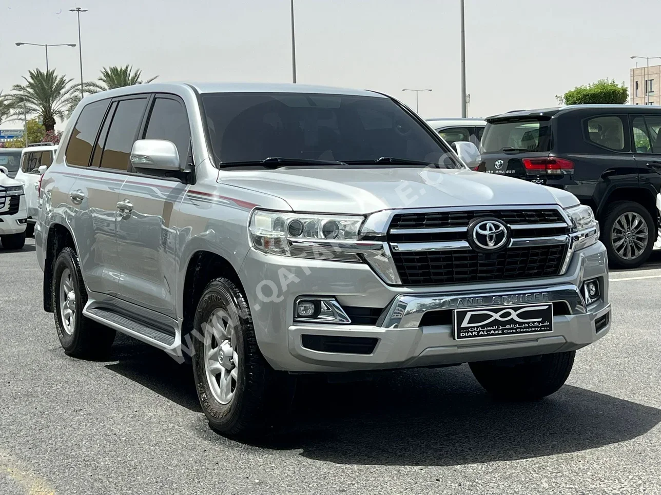 Toyota  Land Cruiser  GXR  2019  Automatic  182,000 Km  6 Cylinder  Four Wheel Drive (4WD)  SUV  Silver