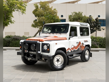 لاند روفر  ديفيندر  اكسبيدشن لمتد  2015  عادي  28,000 كم  6 سلندر  دفع رباعي  اس يو في  أبيض