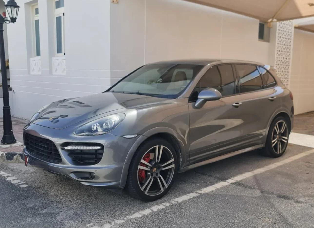 بورش  كيان  جي تي اس  2014  اوتوماتيك  183,000 كم  8 سلندر  دفع رباعي  اس يو في  رمادي
