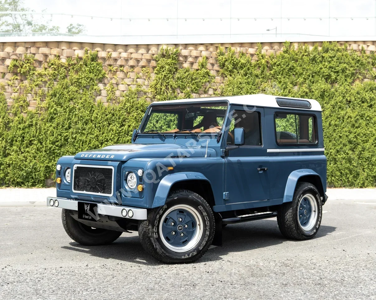 Land Rover  Defender  90  2012  Automatic  47,000 Km  6 Cylinder  Four Wheel Drive (4WD)  SUV  Blue
