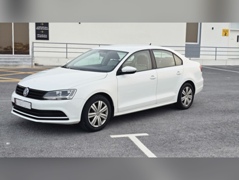 Volkswagen  Jetta  2018  Automatic  90,000 Km  4 Cylinder  Front Wheel Drive (FWD)  Sedan  White