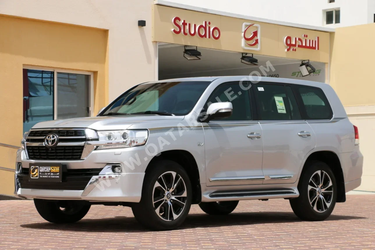 Toyota  Land Cruiser  VXR  2021  Automatic  106,000 Km  8 Cylinder  Four Wheel Drive (4WD)  SUV  Silver