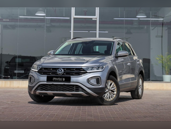 Volkswagen  T-Roc  2023  Automatic  43,000 Km  4 Cylinder  Four Wheel Drive (4WD)  SUV  Silver  With Warranty