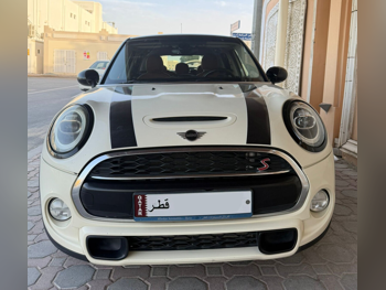 Mini  Cooper  S  2018  Automatic  106,000 Km  4 Cylinder  Front Wheel Drive (FWD)  Hatchback  Beige